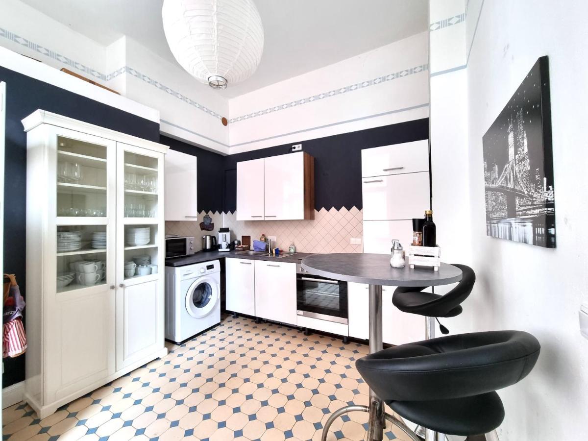Charysma - Jugendstil Trifft Moderne, Schlafzimmer Mit Smart-Tv, Tischfussball, Darts, Parkplatz Hamelin Exterior photo